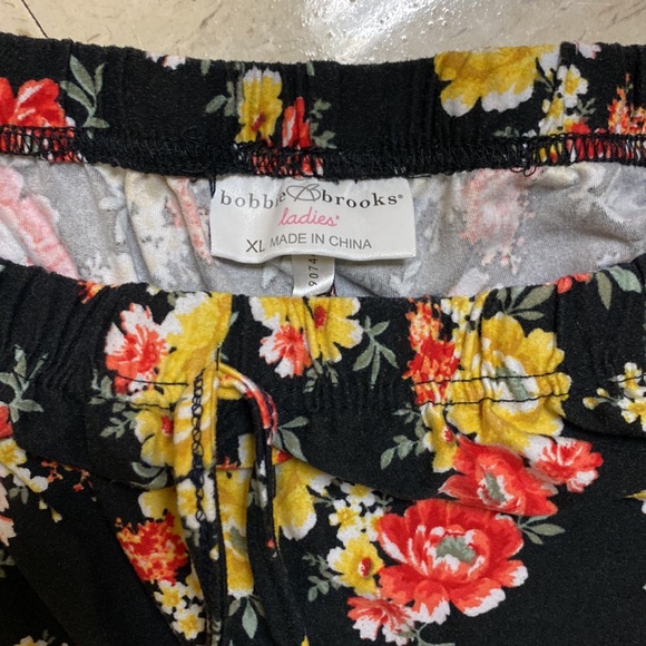 Flower Patterned Ruffle Shorts - Picture 3 of 3